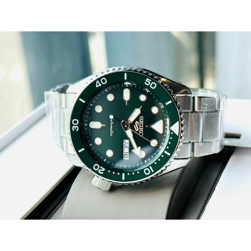 Đồng hồ nam dây thép Seiko 5 Sport Automatic Green SRPD63K1