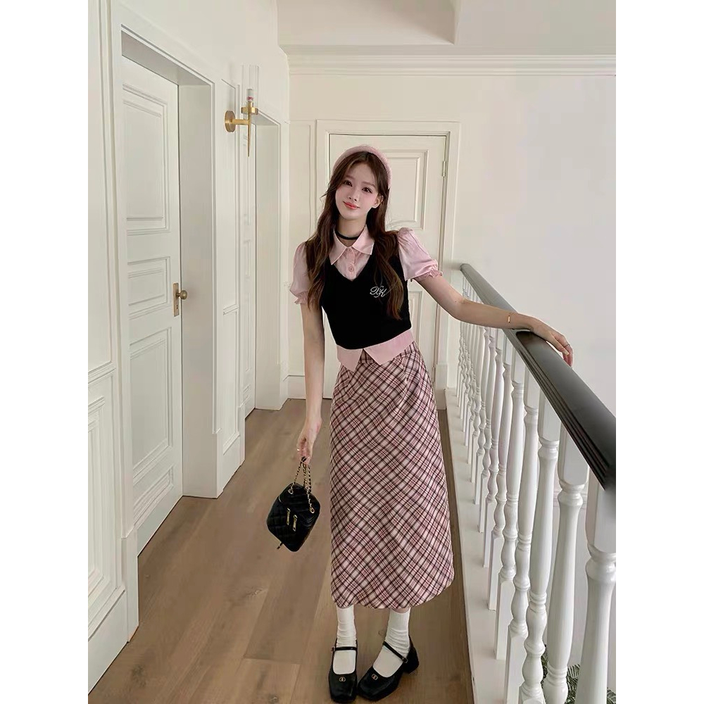 SET HỒNG GILE: ÁO GILE ĐEN + ÁO SƠ MI HỒNG TAY PHỒNG CROPTOP + CHÂN VÁY MIDI CARO SUÔNG