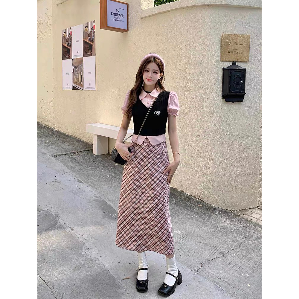SET HỒNG GILE: ÁO GILE ĐEN + ÁO SƠ MI HỒNG TAY PHỒNG CROPTOP + CHÂN VÁY MIDI CARO SUÔNG