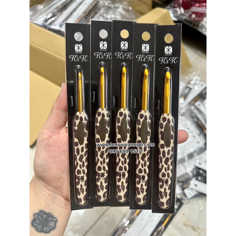 Kim móc Clover hoạ tiết da beo