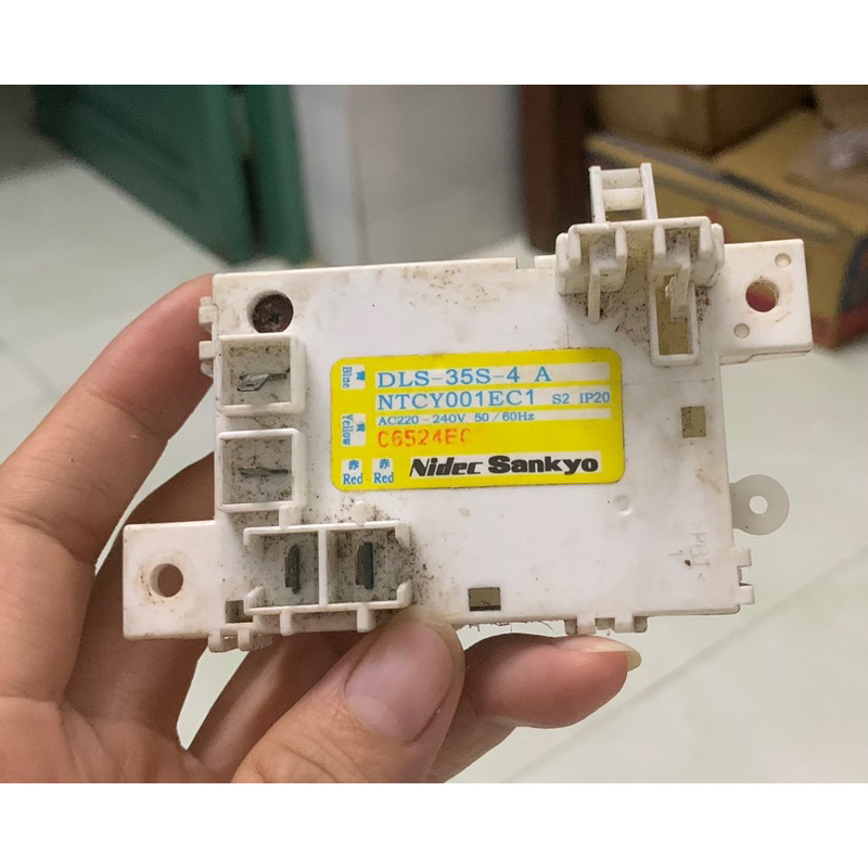 Công tắc cửa máy giặt Toshiba hàng tháo máy