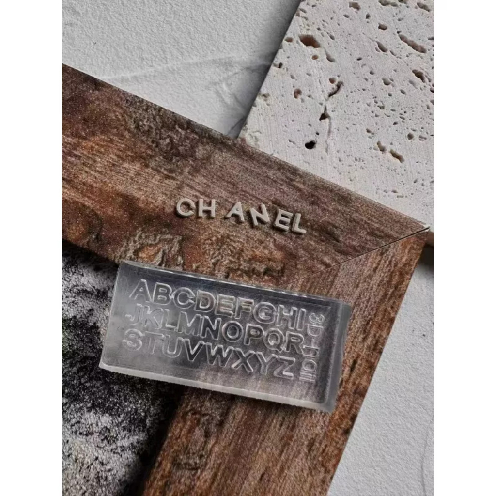 Khuôn chữ cái làm nail