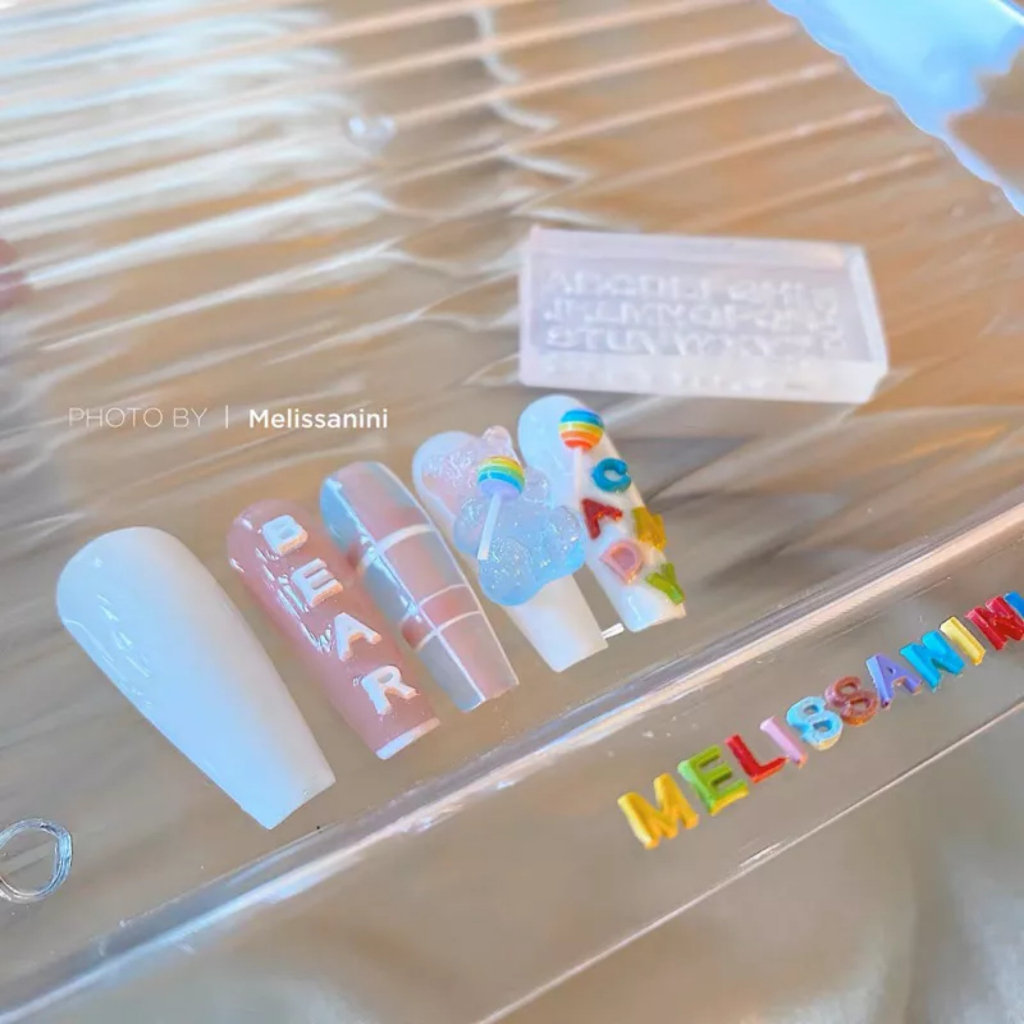 Khuôn chữ cái làm nail