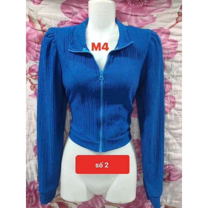 Ao khoác xốp màu lung.