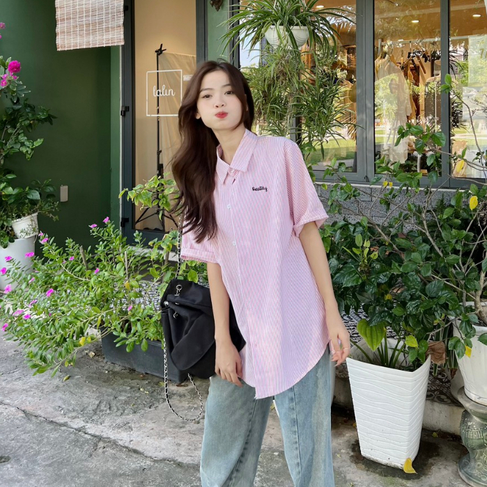 Áo sơ mi tay ngắn thêu "REALITY"