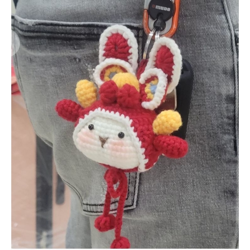 Móc khóa đầu thỏ đội mũ kỳ lân bằng len