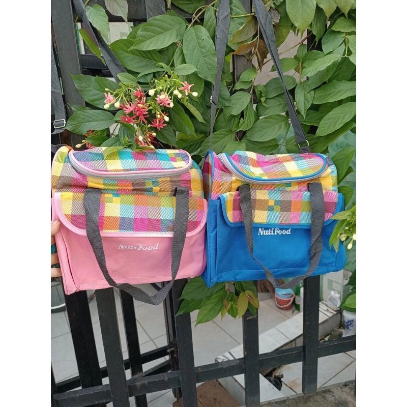 Túi mẹ và bé Nutifood giao màu ngẫu nhiên