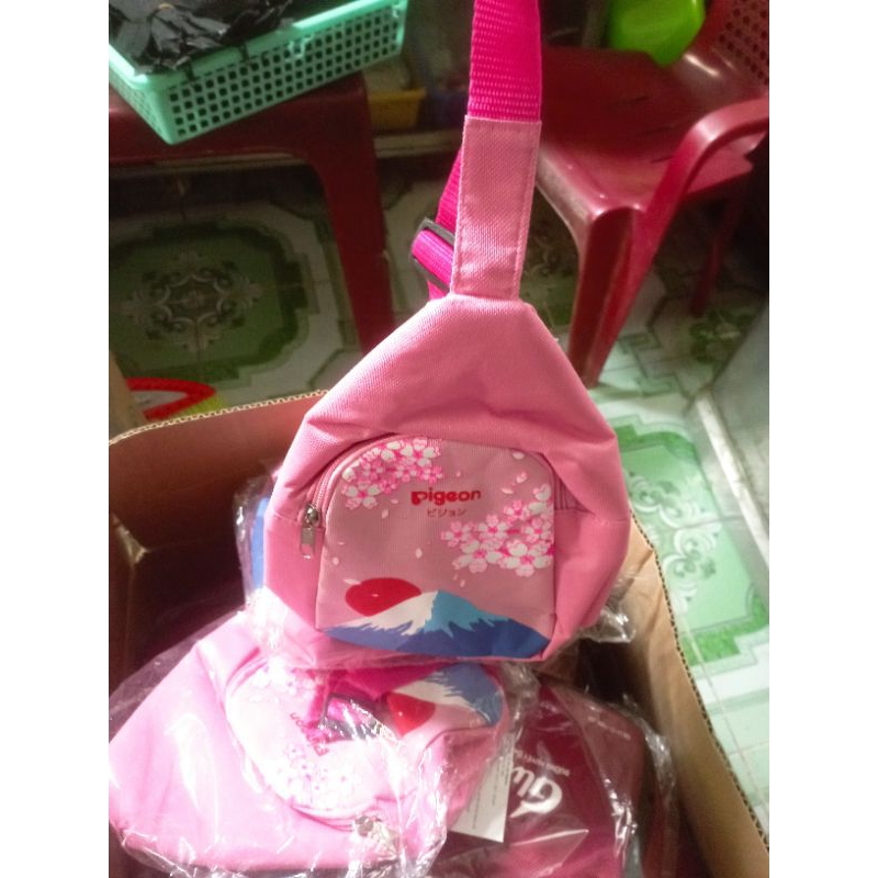Túi đeo chéo bé gái pigeon