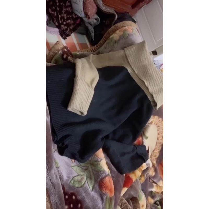 Pass áo len trễ vai phối màu nâu đen trẻ trung cá tính