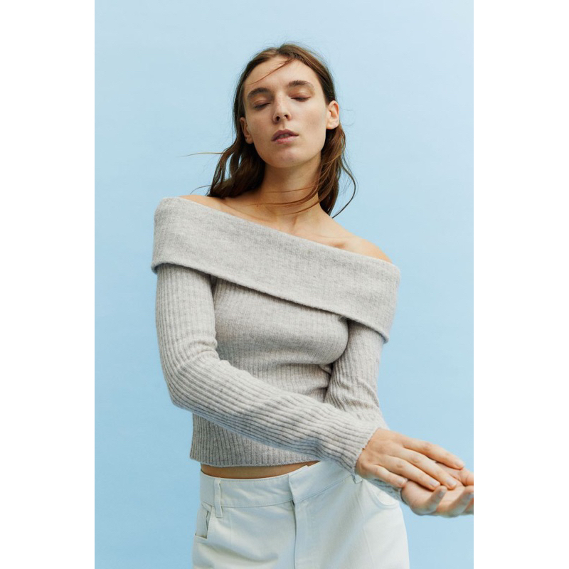 Off-the-shoulder Sweater