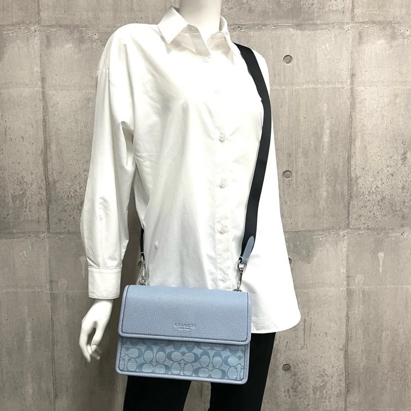 Túi đeo chéo nam Coach Turner Flap thiết kế trẻ trung