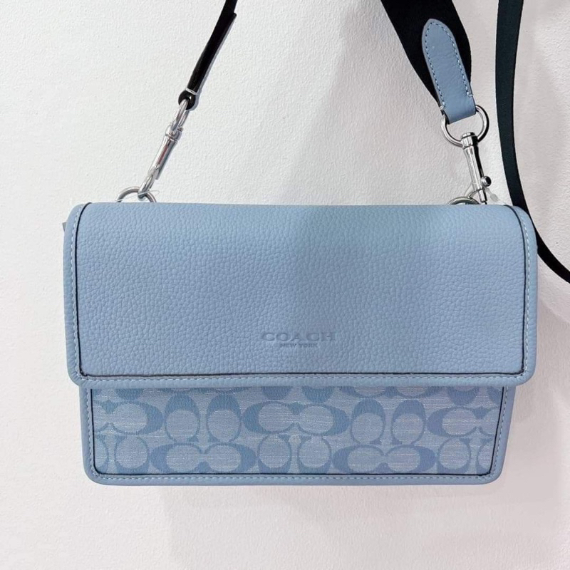 Túi đeo chéo nam Coach Turner Flap thiết kế trẻ trung