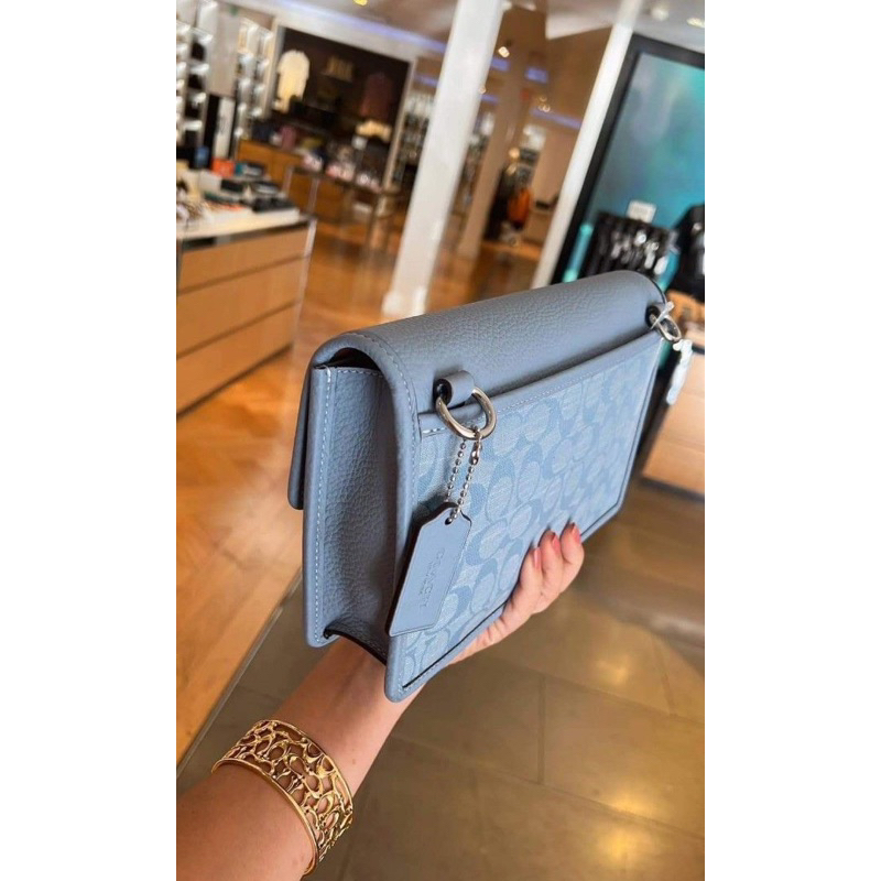 Túi đeo chéo nam Coach Turner Flap thiết kế trẻ trung