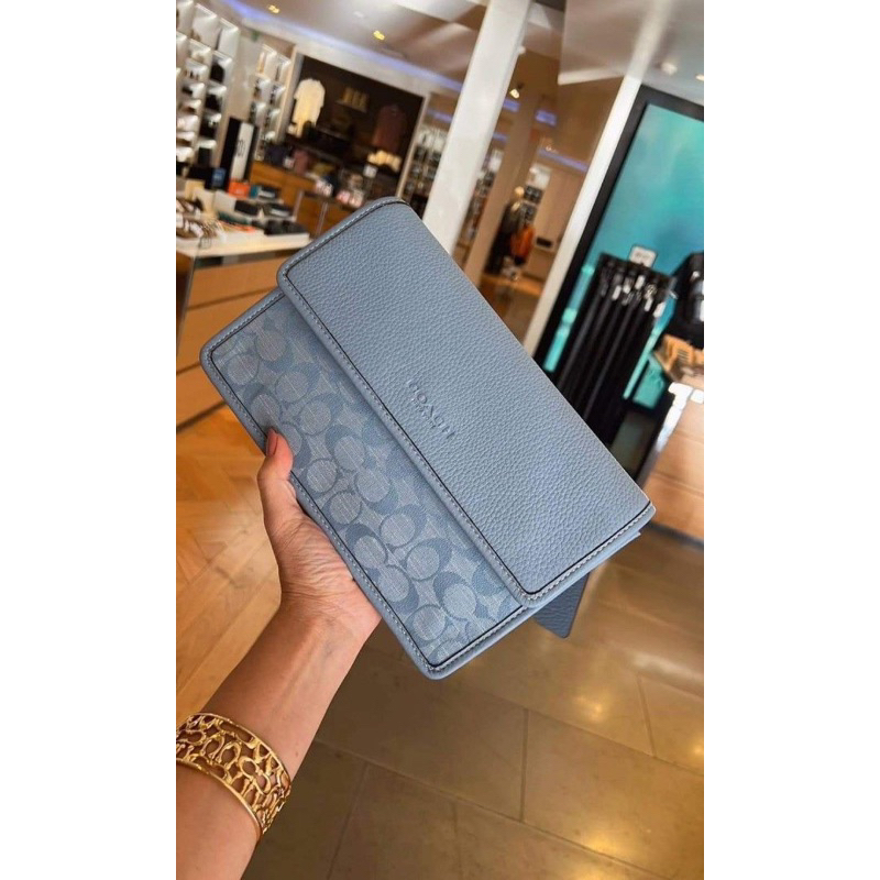 Túi đeo chéo nam Coach Turner Flap thiết kế trẻ trung