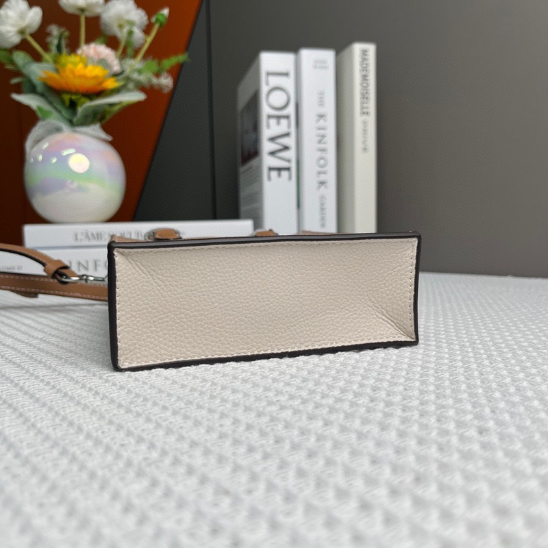 Túi Coach North South Mini Tote dáng đeo chéo cá tính