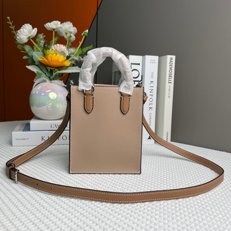 Túi Coach North South Mini Tote dáng đeo chéo cá tính