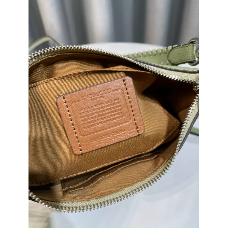 Túi Coach Teri Shoulder bag màu xanh bơ