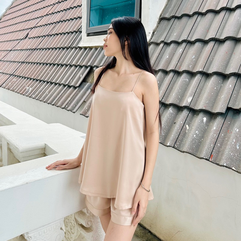 Áo hai dây lụa dáng suông basic