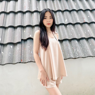 Áo hai dây lụa dáng suông basic