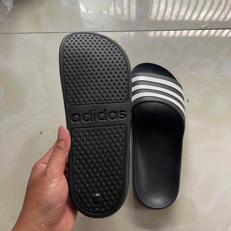 Dép Đúc Adidas Adilette Aqua Quai Ngang