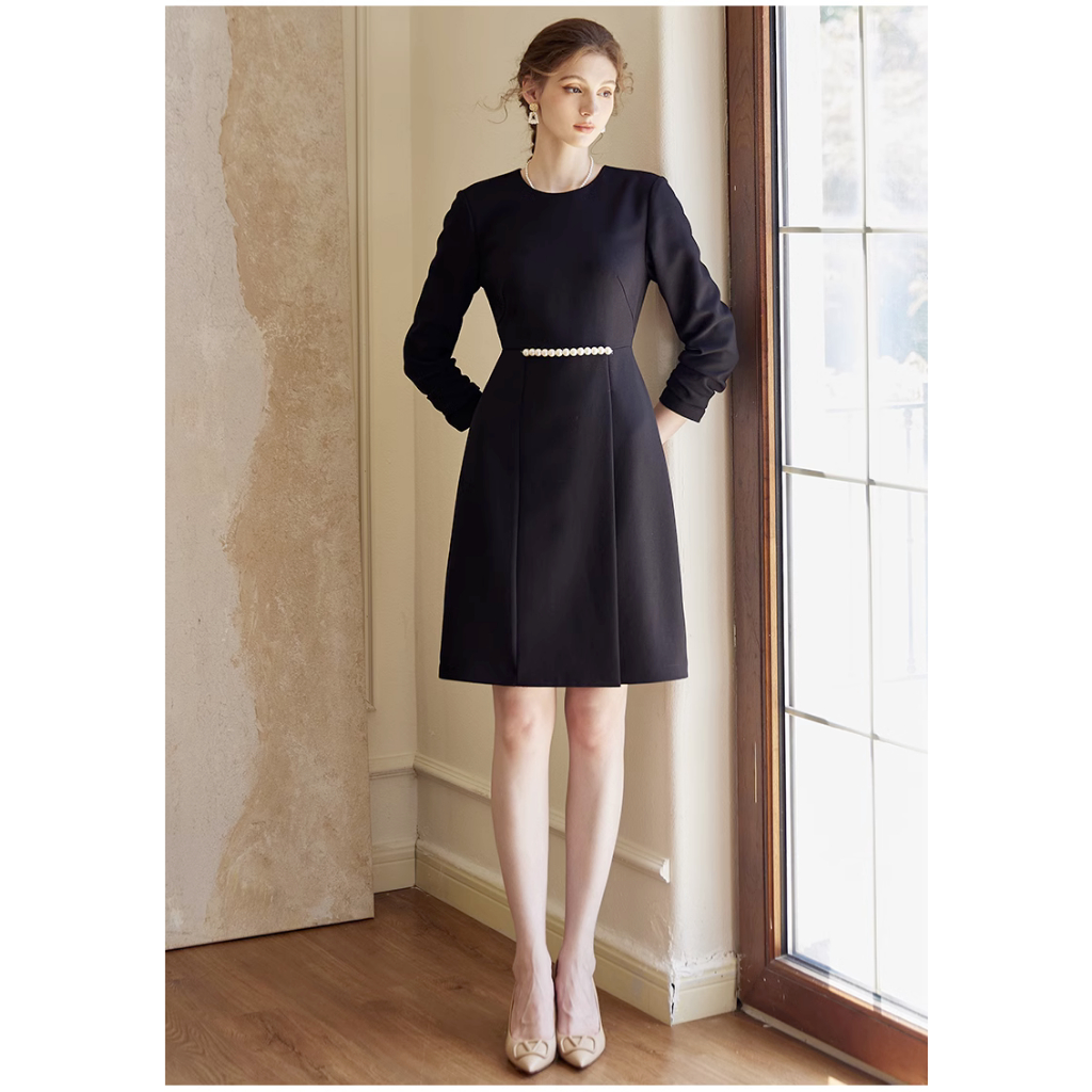 Đầm cổ tròn nhỏ xinh màu trơn tay dài đính hạt