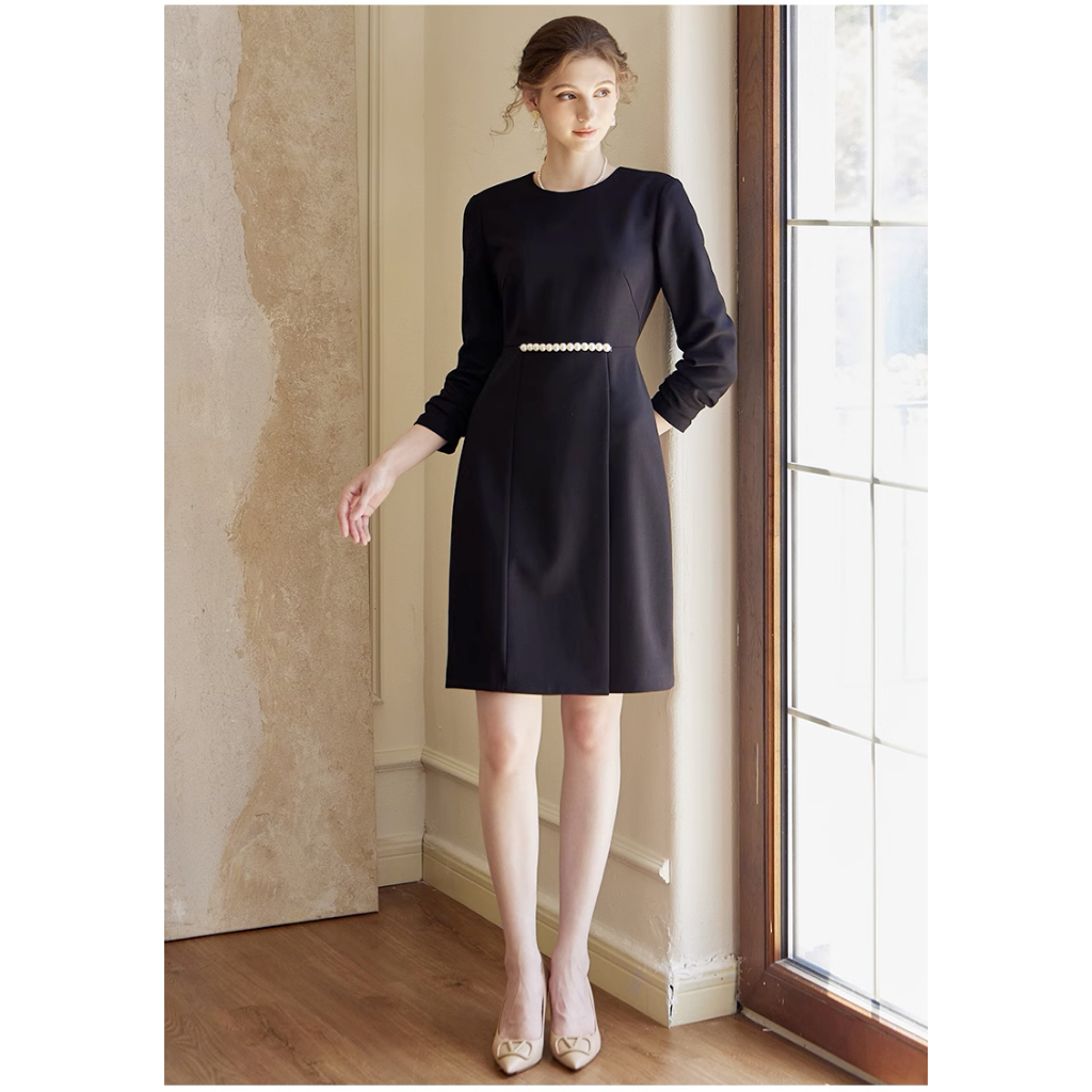 Đầm cổ tròn nhỏ xinh màu trơn tay dài đính hạt