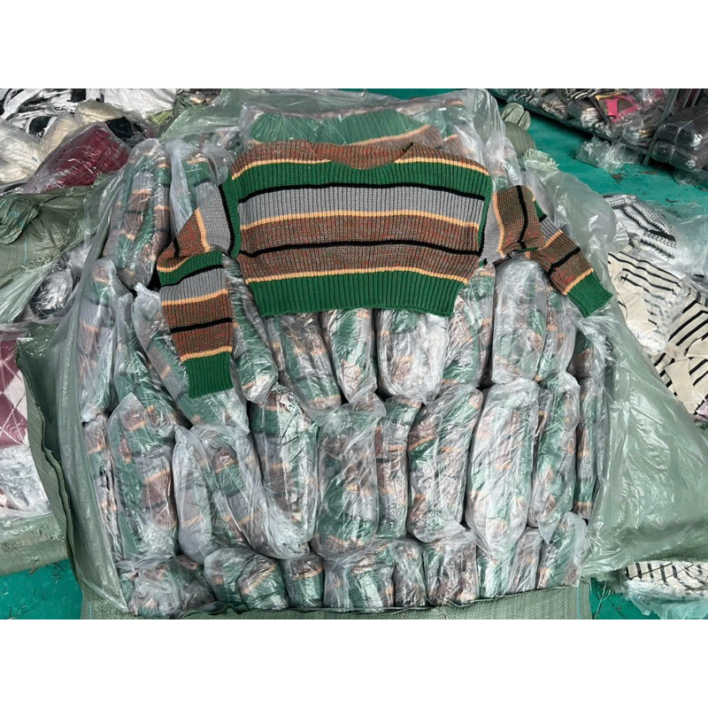 Áo len thổ cẩm dáng croptop