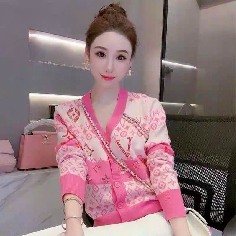 Hàng nhập - Áo len nữ in logo màu hồng xinh xắn, áo kiểu thu đông tay dài cài nút trước