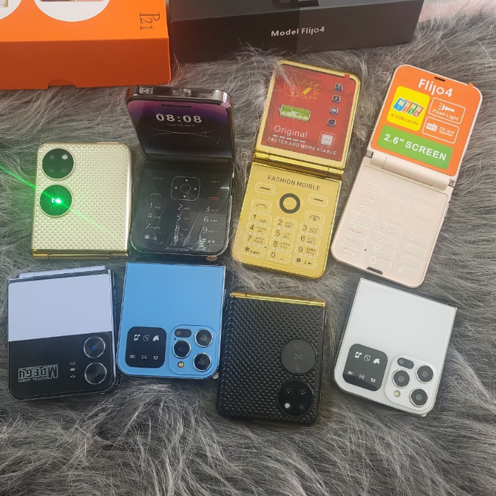 { HOT HOT } điện thoại máy gập P21. Flip 4. i15pro pin liền. đèn Pin. sóng khỏe. BẢO HÀNH 6 THÁNG. 1 ĐỔI 1 TRONG 2 THÁNG