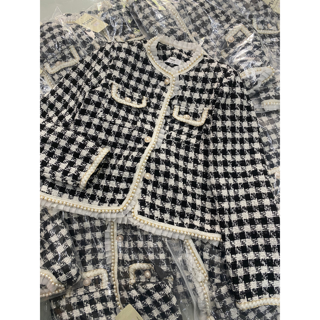 Áo dạ viền ngọc Vân.Melo sang chảnh hot trend 2023