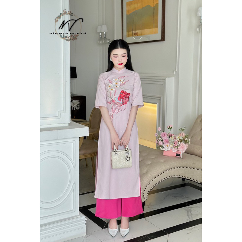 Áo dài linen thêu dáng suông 2 màu đỏ hồng dễ mặc chất liệu mềm mát mịn diện đi dạy đi chùa hay cưới hỏi đều đẹpNét Việt