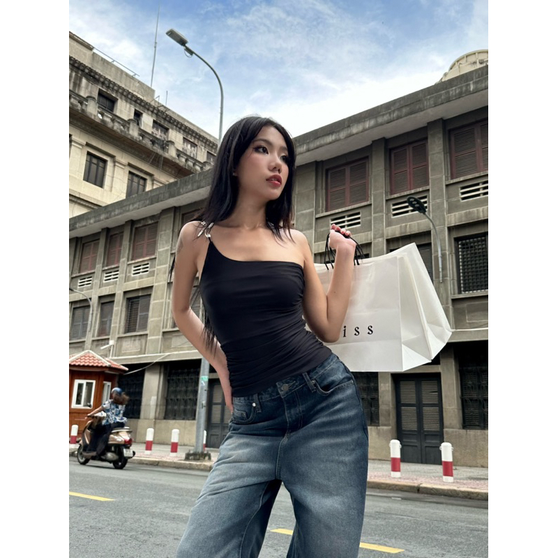 LINISS - BLACK RUCHED TOP