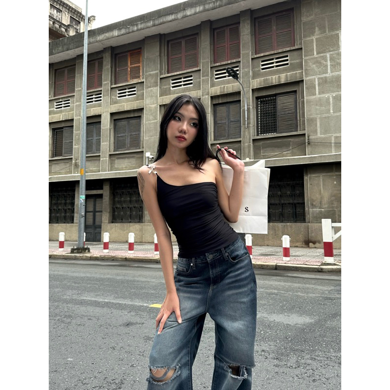 LINISS - BLACK RUCHED TOP