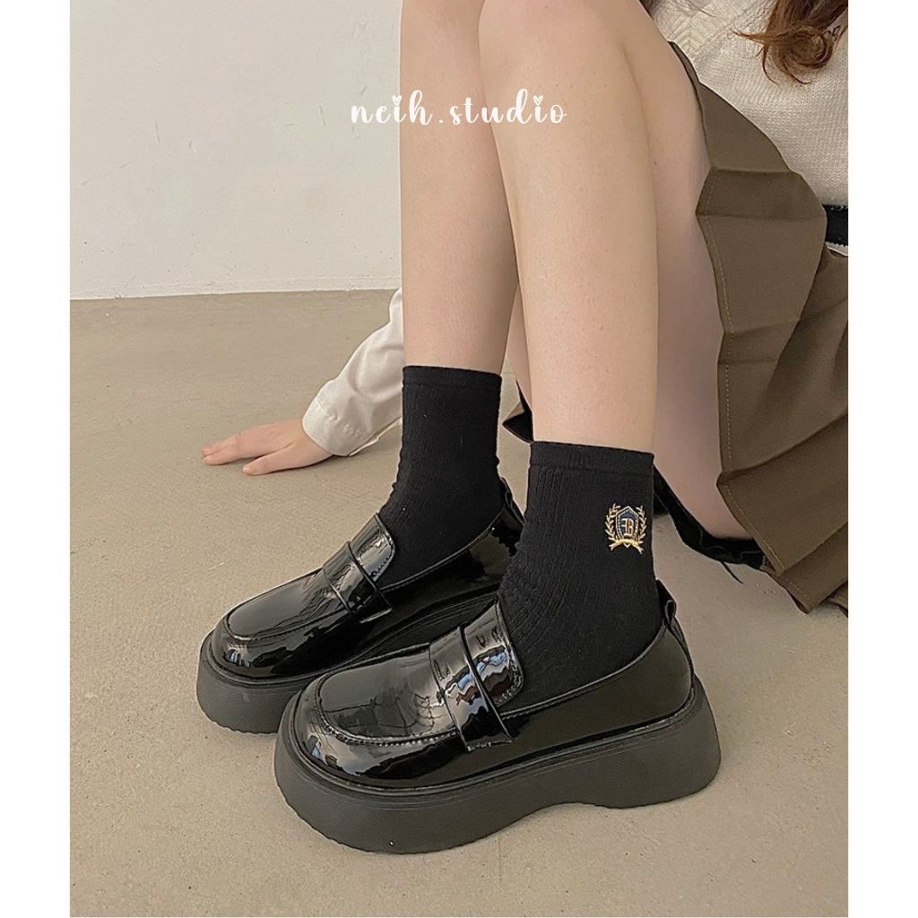 Giày nữ ulzzang màu đen đế bằng cao mũi tròn neih.studio