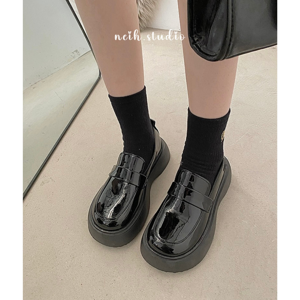 Giày nữ ulzzang màu đen đế bằng cao mũi tròn neih.studio