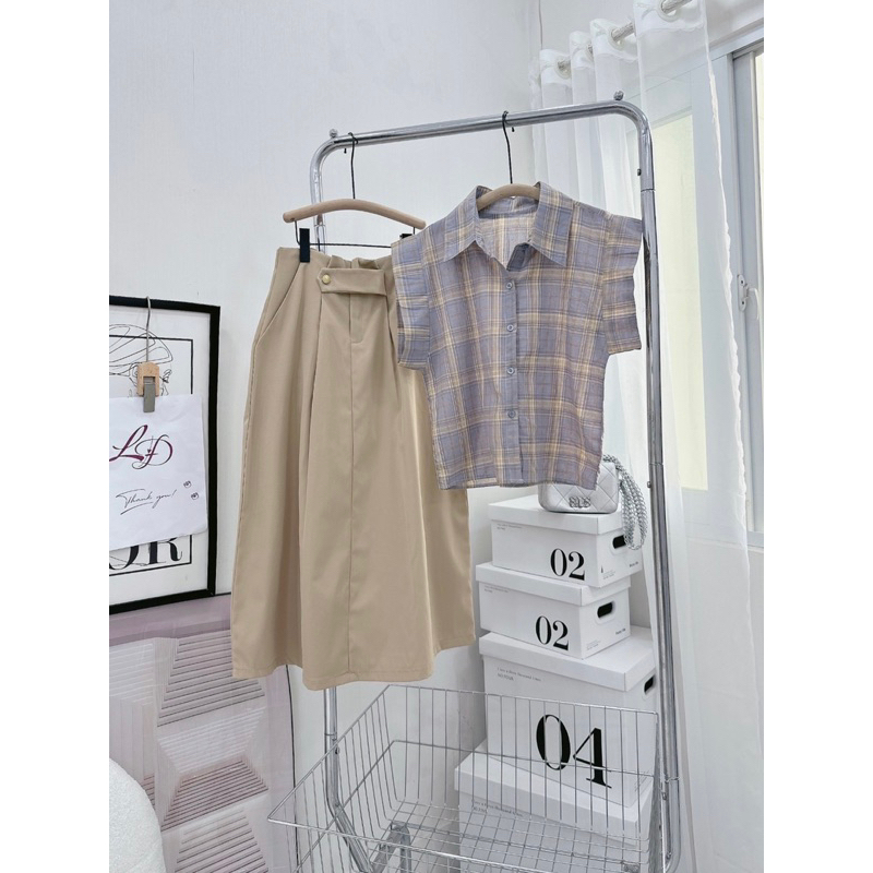 Set áo kẻ + Chân váy midi nâu