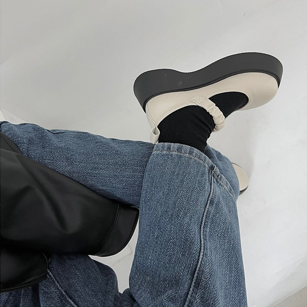 Giày Oxford nữ trơn đế bằng quai nhún 2 màu đen - be neih.studio