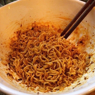 Mì trộn ăn liền made Thái