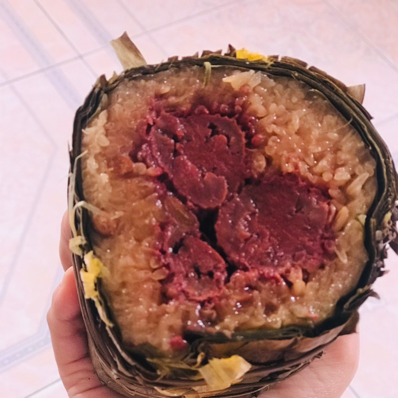 Bánh tét trà cuôn chay nhân chuối , đặc sản chính gốc Trà Vinh