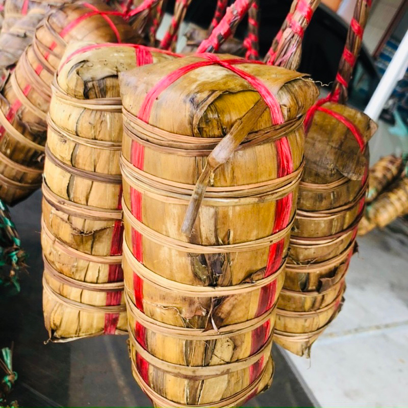 Bánh tét trà cuôn chay nhân chuối , đặc sản chính gốc Trà Vinh