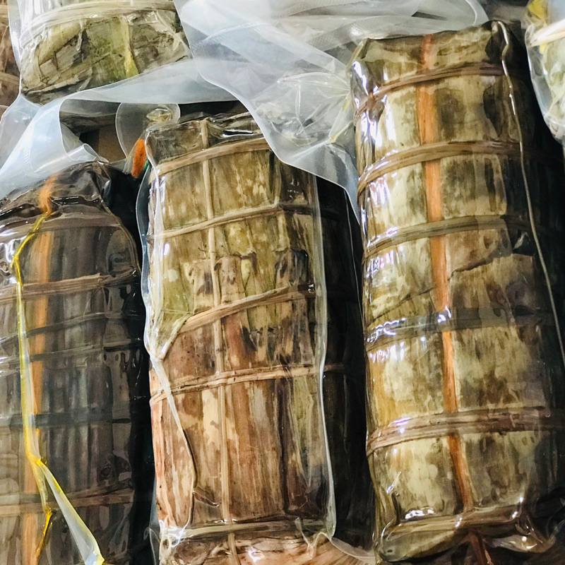 Bánh tét trà cuôn chay nhân chuối , đặc sản chính gốc Trà Vinh