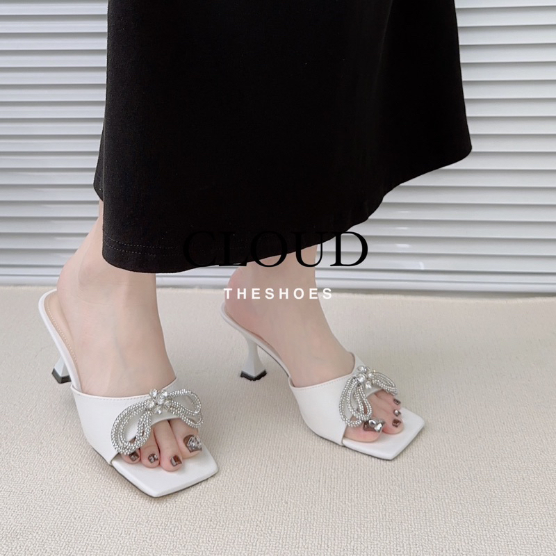 Giày cao gót mũi vuông đính nơ đá