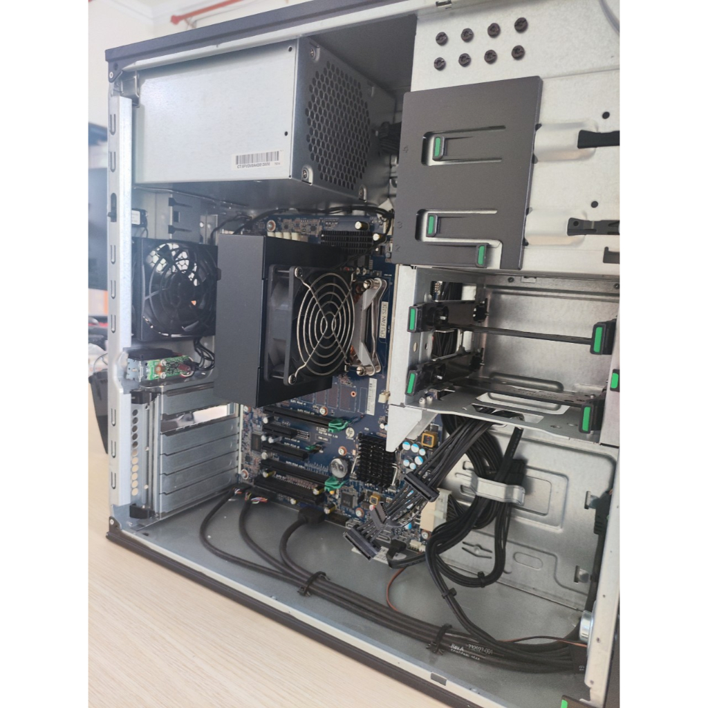 Dell Precision Tower 7810 Dual Xeon chưa bao gồm linh liện