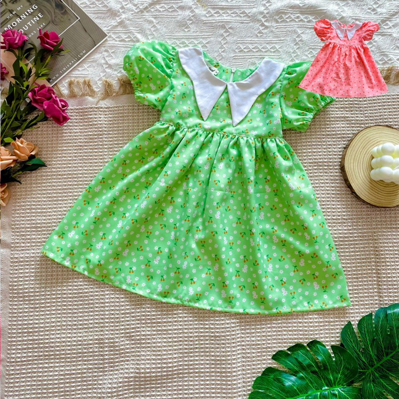 Đầm ngắn tay hoạ tiết hoa nhí thiết kế cổ tròn phối màu dễ thương