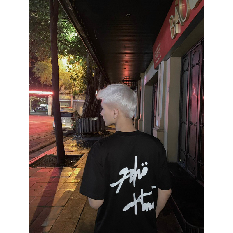 Scho Signature Tee  - Áo phông màu đen chữ kí Scho