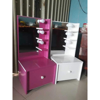 Bàn trang điểm nhựa đài loan ngồi bệt cao 90 ngang 40cm có đèn