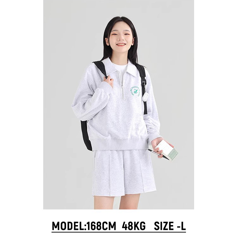 Áo sweater nỉ cổ bẻ Dessuu màu xám họa tiết chữ màu xanh lá