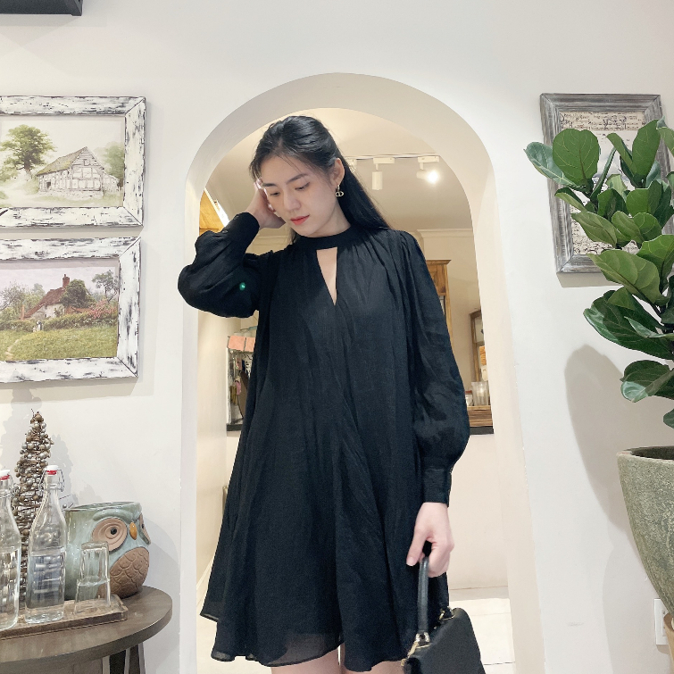 Váy babydoll thiết kế cổ chocker vải tơ nhăn