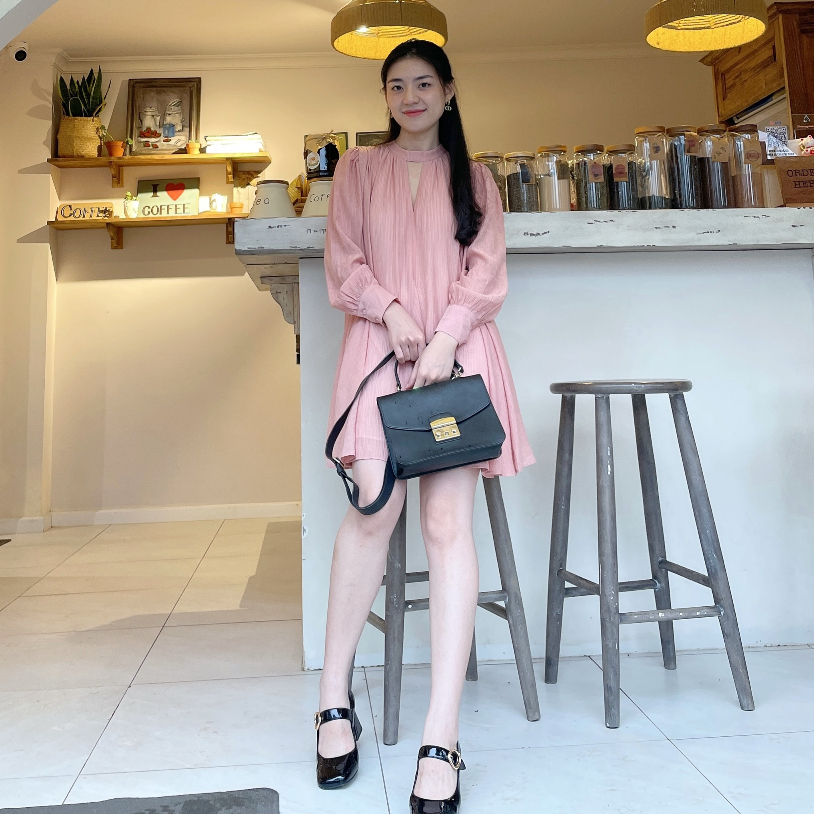 Váy babydoll thiết kế cổ chocker vải tơ nhăn