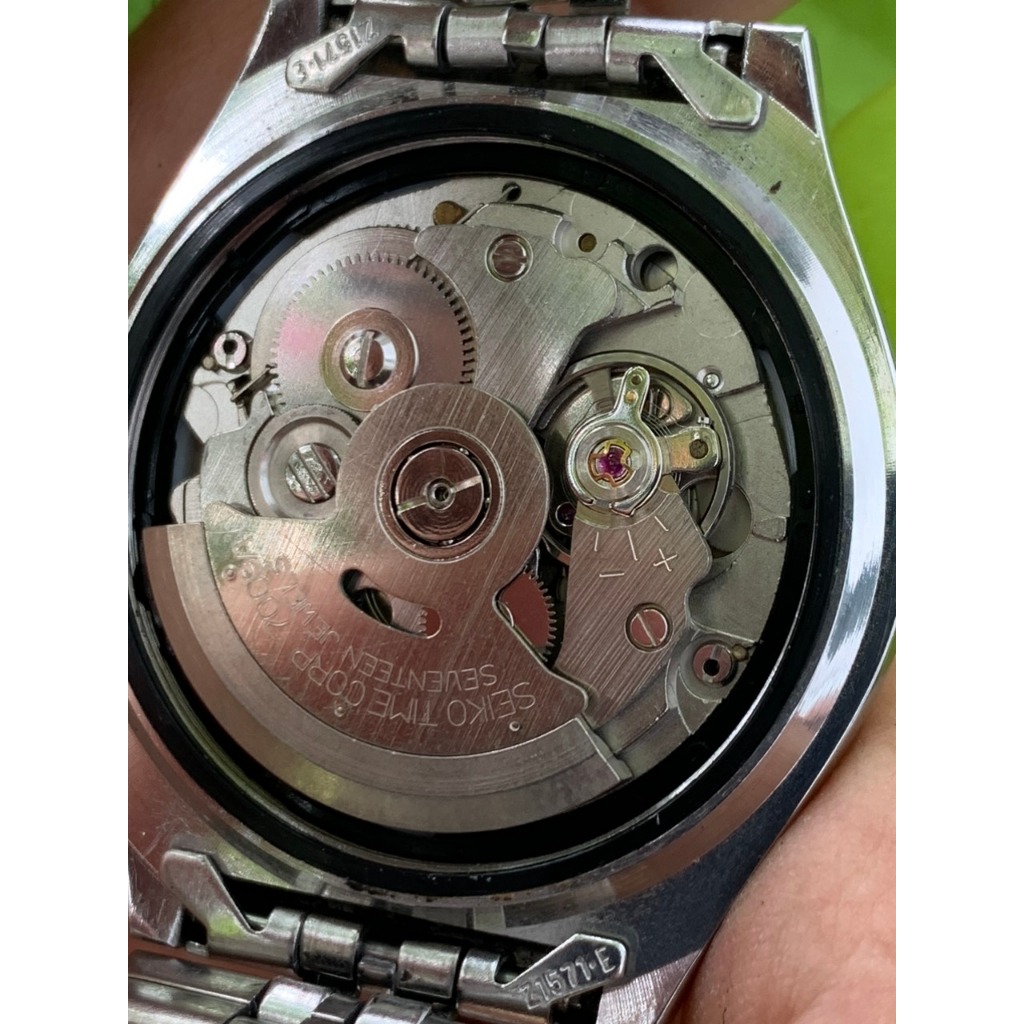 Đồng hồ nam Seiko 5 Automatic 17 jewels, 2 lịch, dây kim loại của Nhật